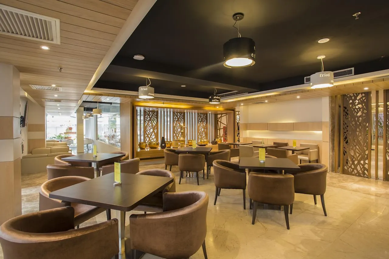 Golden Tulip The Grandmark Ντάκα